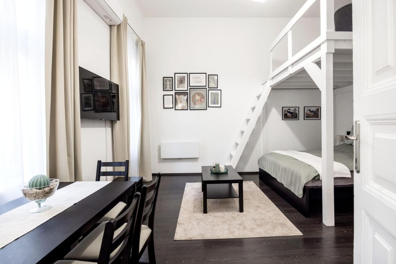 Charming Downtown Hideaway Steps From New York Cafe! Apartment Budapest Exterior photo