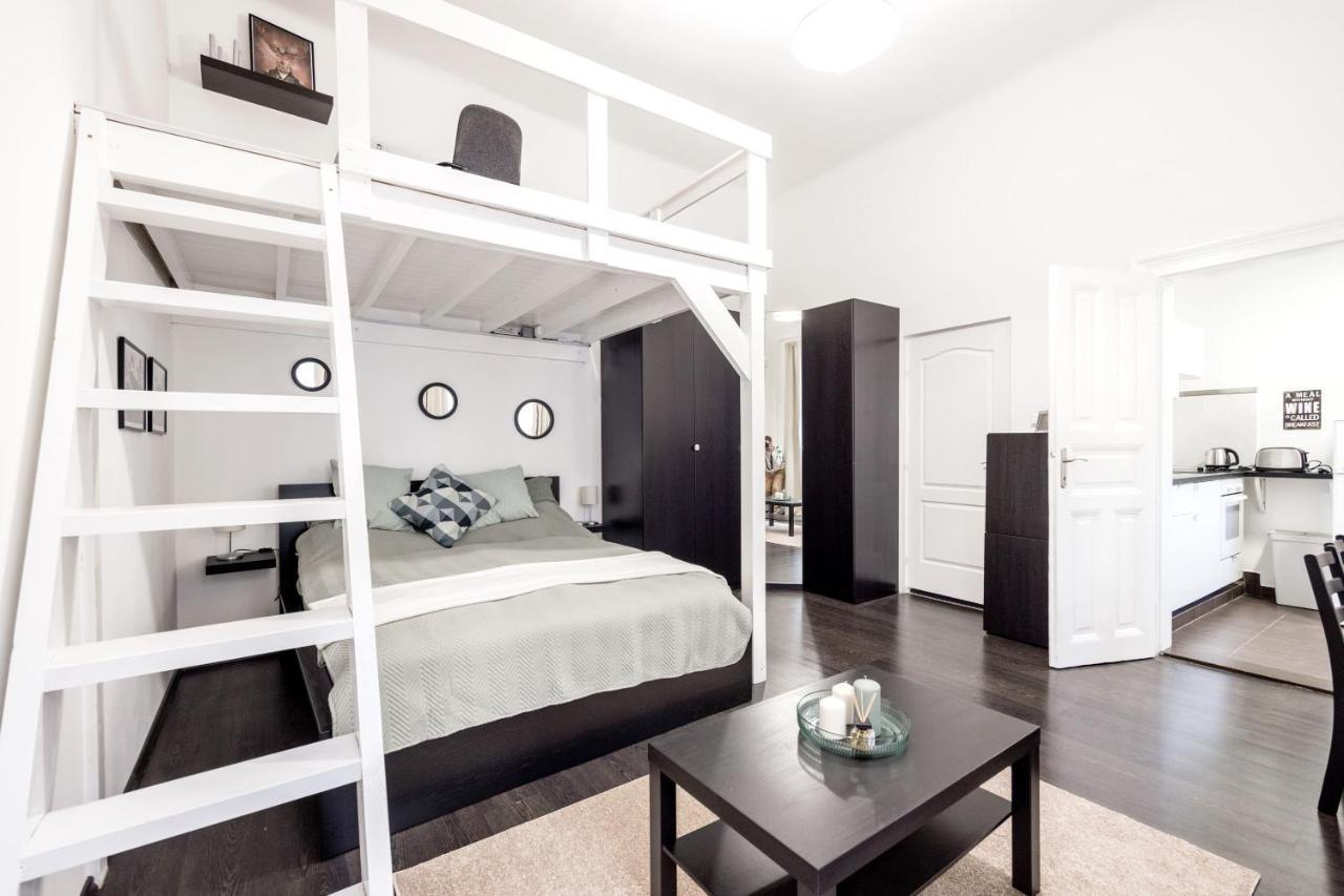Charming Downtown Hideaway Steps From New York Cafe! Apartment Budapest Exterior photo