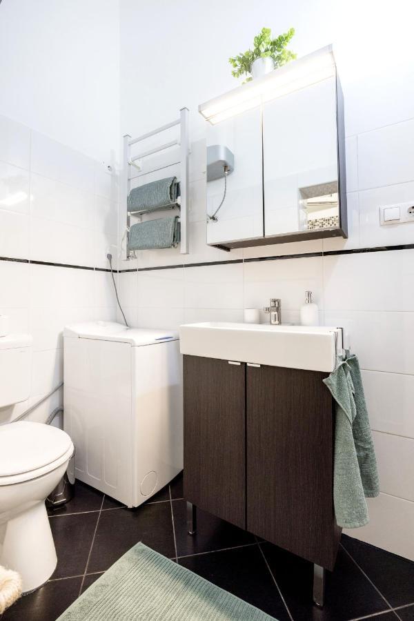 Charming Downtown Hideaway Steps From New York Cafe! Apartment Budapest Exterior photo